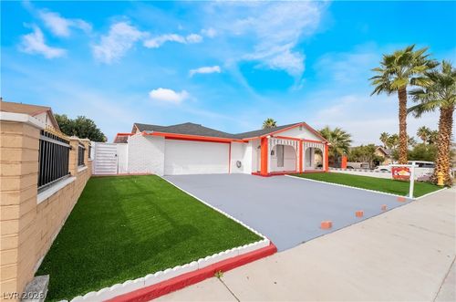 5375 Chestnut St, Las Vegas, NV, 89119-2807 | Card Image