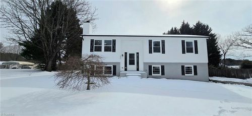 3317 Coventry Forest Ln, King, NC, 27021-8203 | Card Image