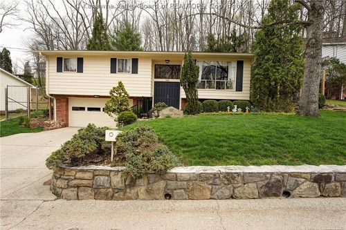 110 Stratford Pl, Charleston, WV, 25303-2819 | Card Image