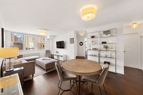 17d-201 E 36th St, New York, NY, 10016-3609 | Card Image