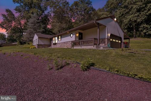 90 Preston Rd, WERNERSVILLE, PA, 19565-9419 | Card Image