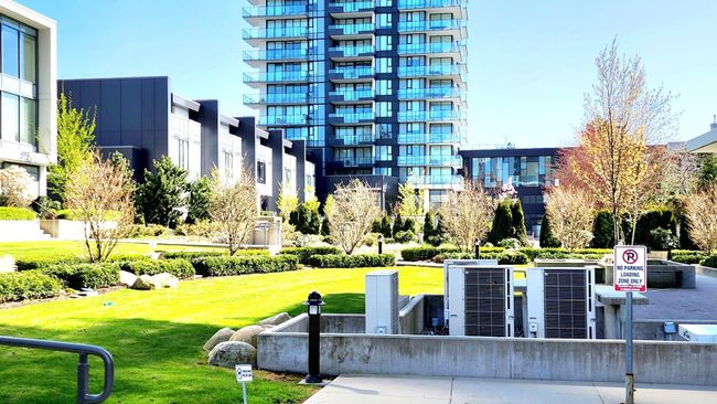 4900 Lennox Lane, Condo with 2 bedrooms, 2 bathrooms and 1 parking in Burnaby BC | Image 2