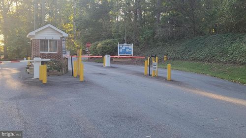 835 N Lakeshore Dr, LOUISA, VA, 23093-7020 | Card Image