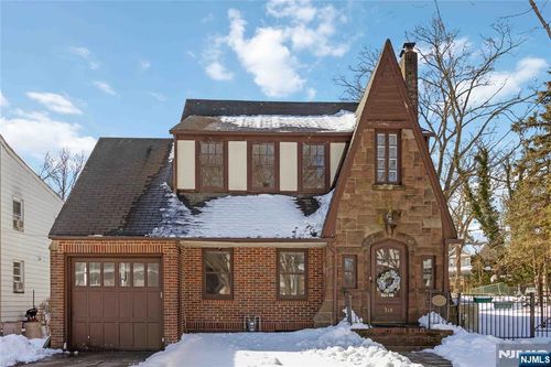 318 Gilbert St, Ridgewood, NJ, 07450-5106 | Card Image