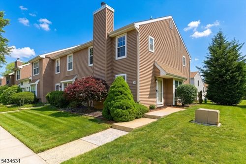 39 Canterbury Cir, Somerset, NJ, 08873-4804 | Card Image