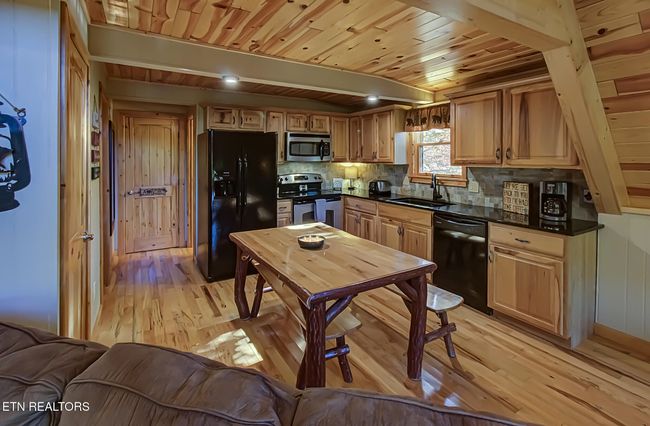 4564 Wilderness Plateau, House other with 2 bedrooms, 2 bathrooms and null parking in Pigeon Forge TN | Image 9