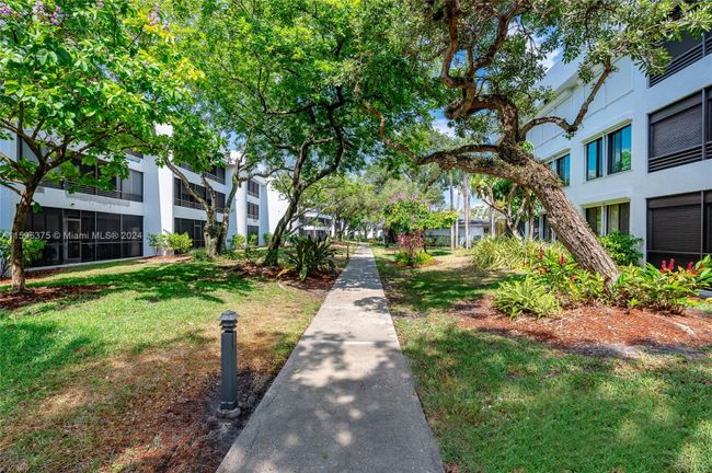 27I - 1410 Sheridan St, Condo with 2 bedrooms, 2 bathrooms and null parking in Hollywood FL | Image 30