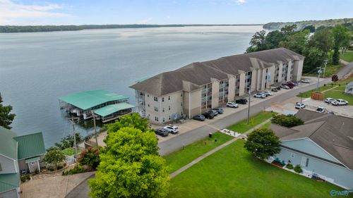 b6-5590 Bay Village Dr, Athens, AL, 35611-3710 | Card Image