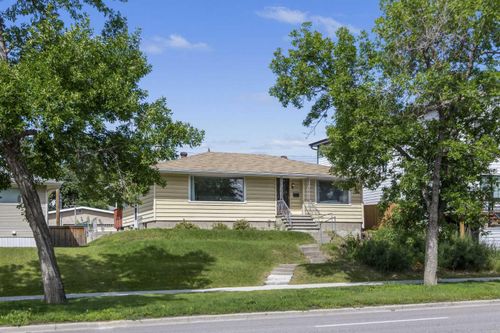 2423 37 Street Sw, Calgary, AB, T3E3A8 | Card Image