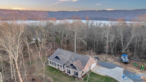 129 Pinnacle Pt, Scottsboro, AL, 35769-7930 | Card Image