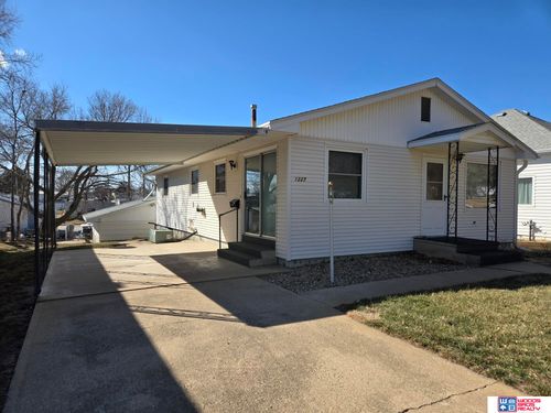 1227 F St, Fairbury, NE, 68352-1621 | Card Image