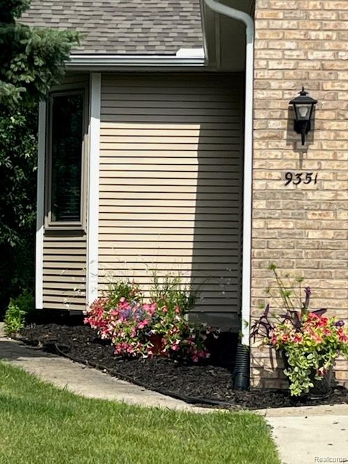 9351 Rayna Dr, Davison, MI, 48423-2853 | Card Image