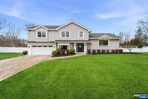 231 Birchwood Rd, Old Tappan, NJ, 07675-6812 | Card Image