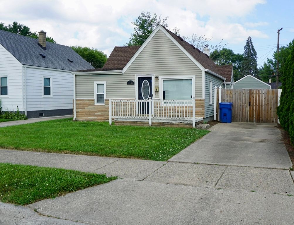 Stewart Ave, Warren, MI 48089