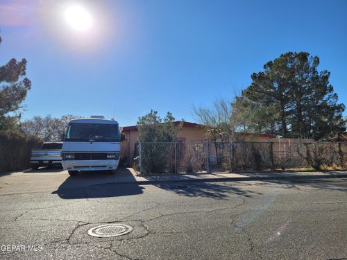 632 Mauer Rd, El Paso, TX, 79915-3212 | Card Image