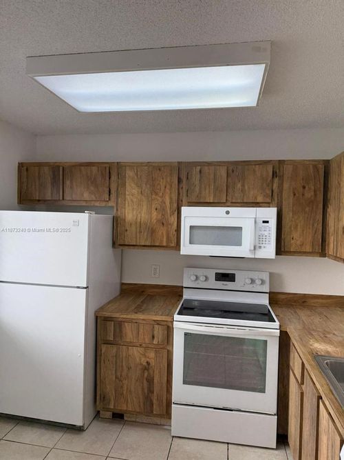 apt-402-8600 N Sherman Cir, Miramar, FL, 33025-2063 | Card Image