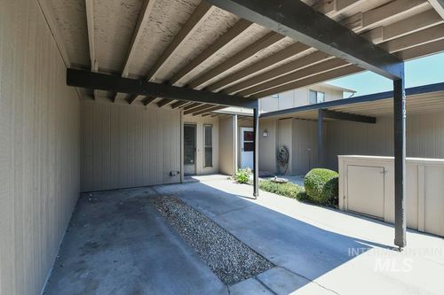 372 N Eagle Glen Ln, Eagle, ID, 83616-4940 | Card Image