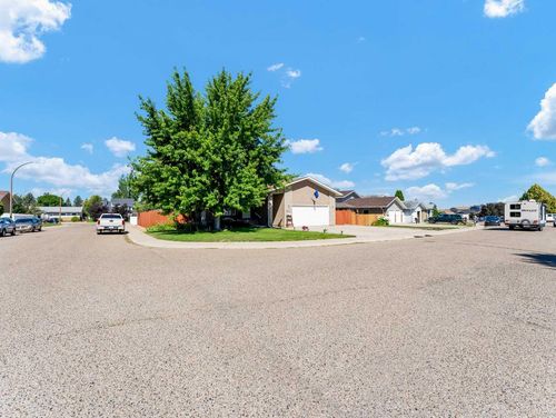 66 Stapeford Crescent Se, Medicine Hat, AB, T1B3Y9 | Card Image