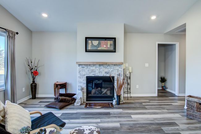 02-LivingRoom-3.jpg | Image 12