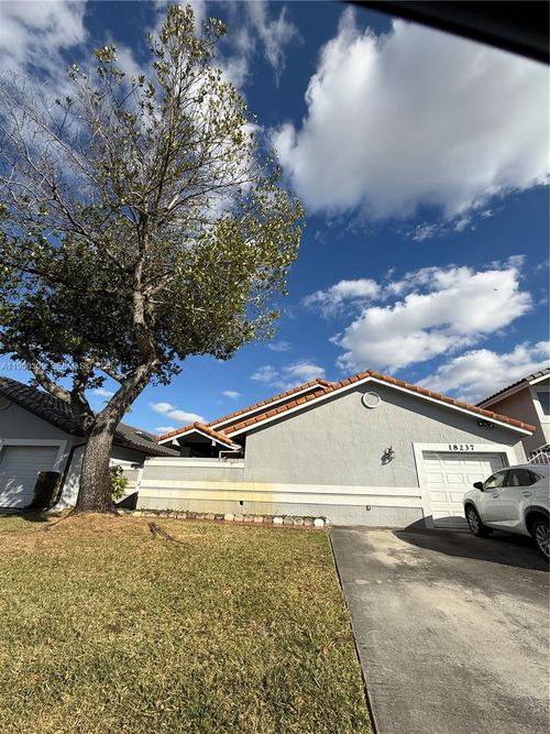 18237 Nw 61st Pl, Hialeah, FL, 33015-5604 | Card Image