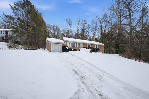 69 E Palmer Park Dr, Palmer, MA, 01069-1939 | Card Image