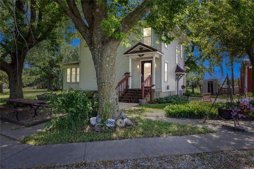 1105 Cedar St, Tipton, IA, 52772-1137 | Card Image
