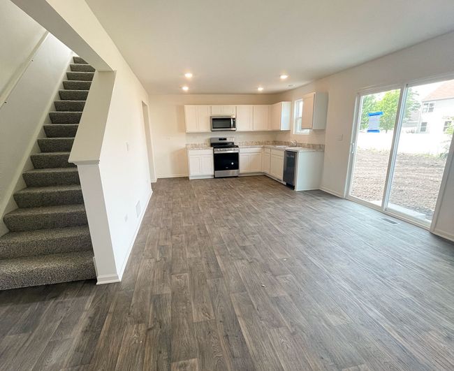 8 International Way, House other with 3 bedrooms, 3 bathrooms and 2 parking in Joliet IL | Image 4