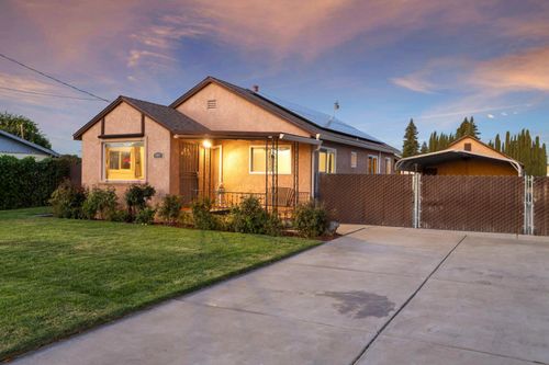 404 N Wilma Ave, Ripon, CA, 95366-9501 | Card Image