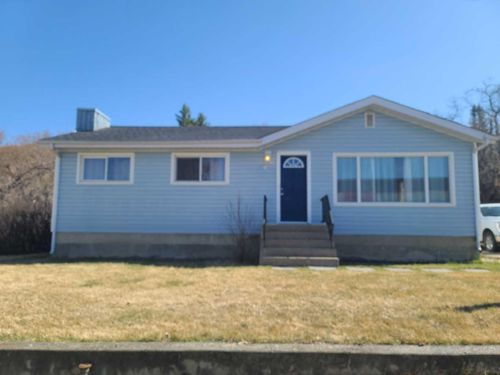 11025 103 Street, Home with 3 bedrooms, 2 bathrooms and 2 parking in Peace River AB | Card Image