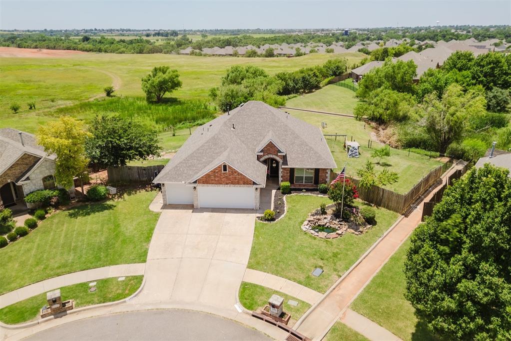 Lanie Ln, Moore, OK 73160