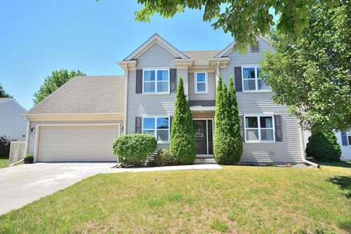 1525 Whitewater Dr, West Bend, WI, 53095-9844 | Card Image