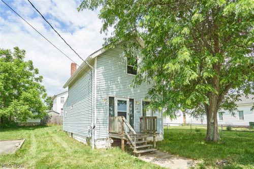 1532 Raymond St, Lakemore, OH, 44250-9823 | Card Image