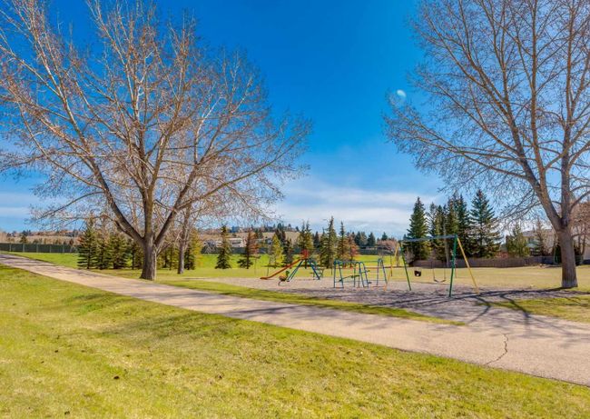 203 Dalhurst Way Nw, Home with 4 bedrooms, 1 bathrooms and 5 parking in Calgary AB | Image 35