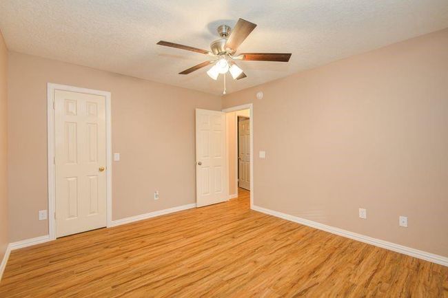 2917 Veva Dr, House other with 4 bedrooms, 3 bathrooms and 2 parking in Pearland TX | Image 31