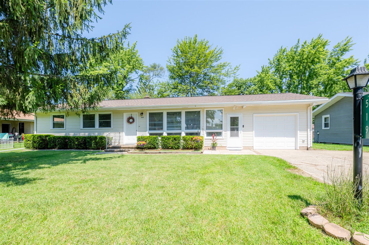 Waverly Dr, Benton Harbor, MI 49022