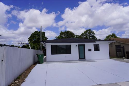 621 E 55th St, Hialeah, FL, 33013-1669 | Card Image