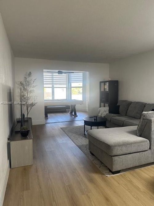 d214-1401 Ne 191st Street, Miami, FL, 33179 | Card Image