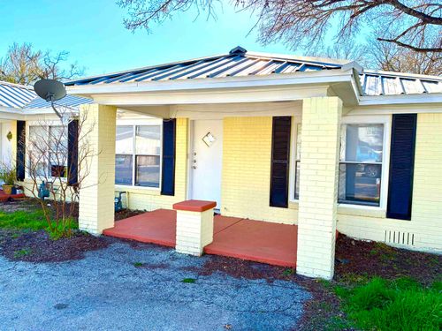 800 S Vandeveer St, Burnet, TX, 78611-3653 | Card Image