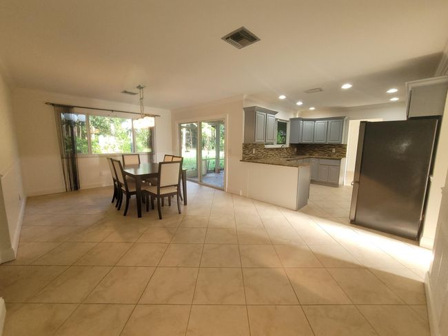 2913 Se Darien Rd, House other with 3 bedrooms, 2 bathrooms and null parking in Port St Lucie FL | Image 7