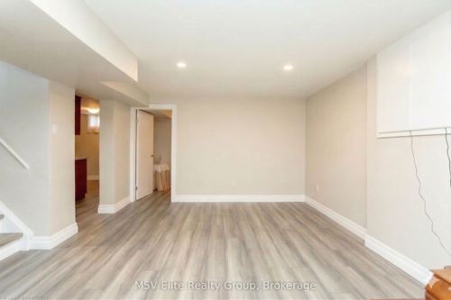 811 Nixon Ave, London, ON, N6C3W5 | Card Image