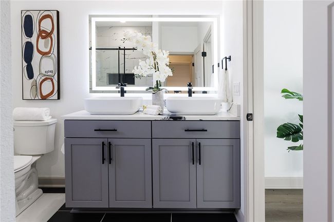 Ensuite Vanity | Image 18