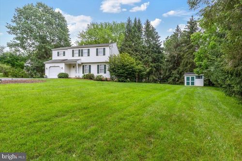 124 Carrie Ln, PHOENIXVILLE, PA, 19460-1975 | Card Image