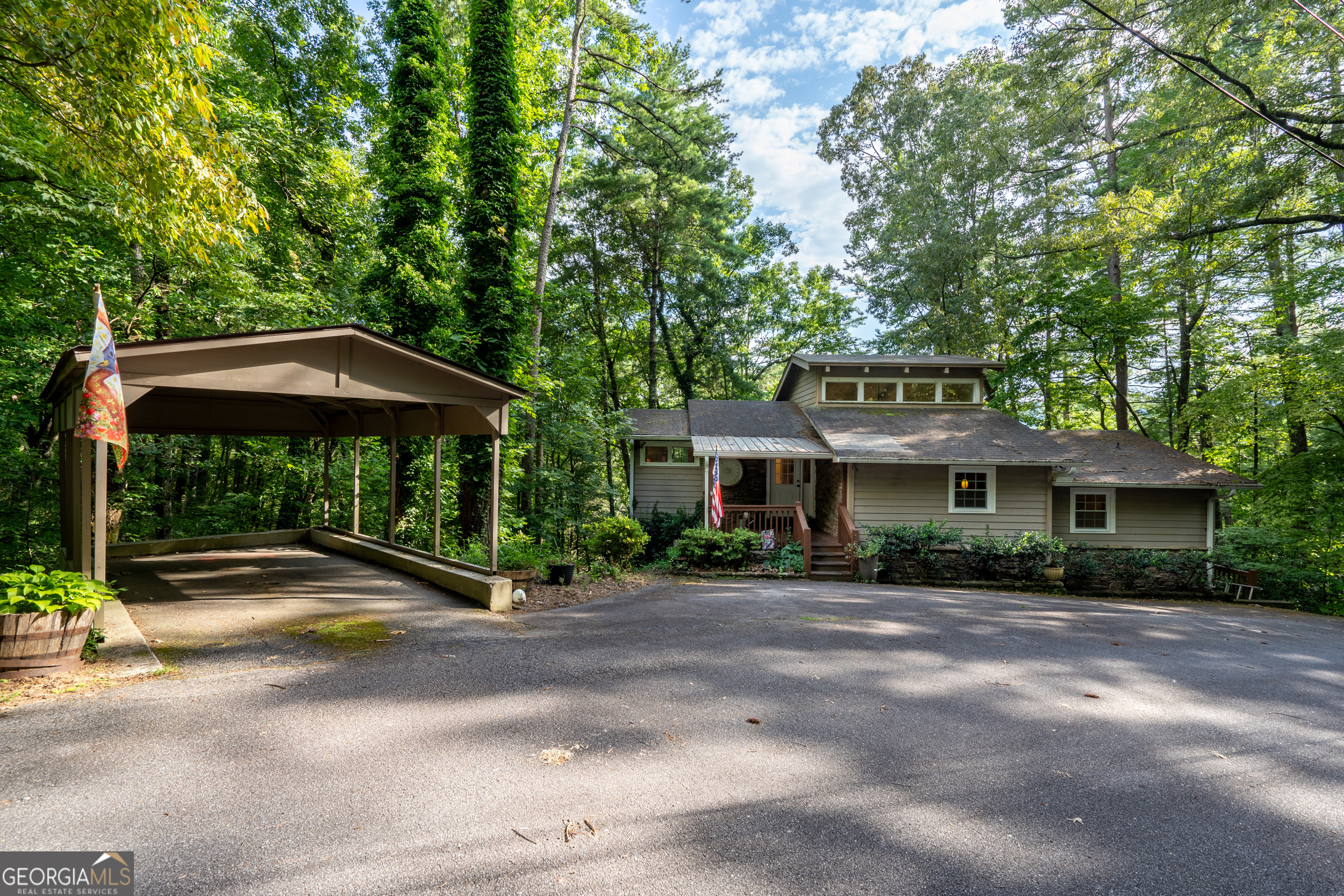 Hidden Waters Ln, Clayton, GA 30525