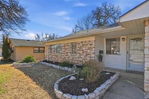 5604 Nw 37th St, Warr Acres, OK, 73122-2213 | Card Image