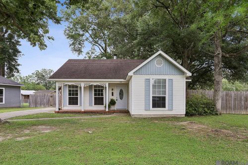 11136 Village Green Dr, Greenwell Springs, LA, 70739-5438 | Card Image