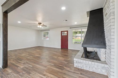 2328 S Krowse Dr, Del City, OK, 73115-1562 | Card Image