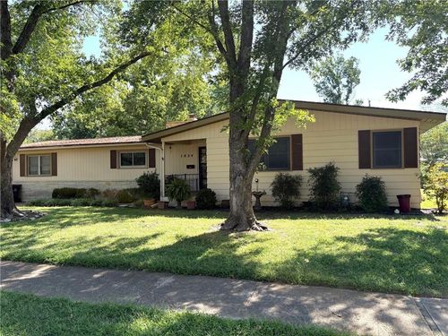 1024 N 17th Pl, Independence, KS, 67301-2302 | Card Image