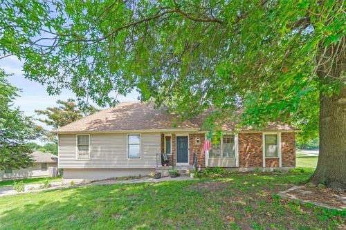 211 S Sunset Ln, Raymore, MO, 64083-9226 | Card Image
