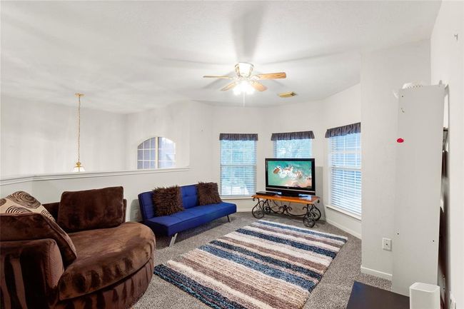 Loft/ Sitting Area faces Front Yard | Image 28