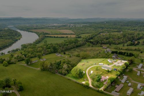 110 Ferry Rd, Surgoinsville, TN, 37873-5128 | Card Image